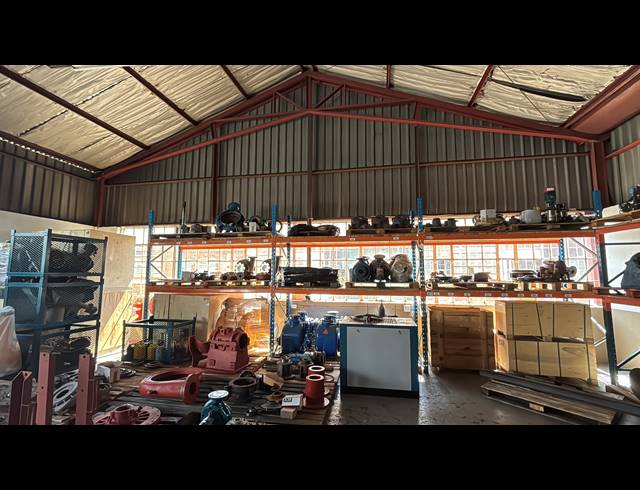 380M² WAREHOUSE TO LET IN JET PARK
